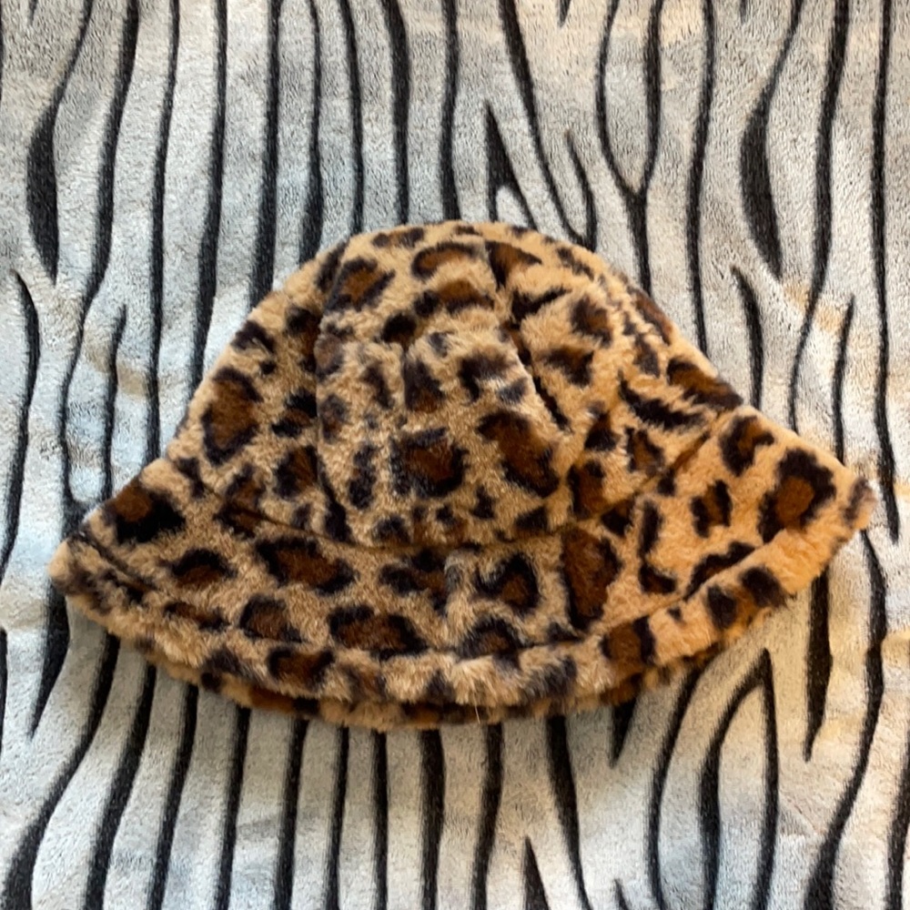 Fur bucket hat